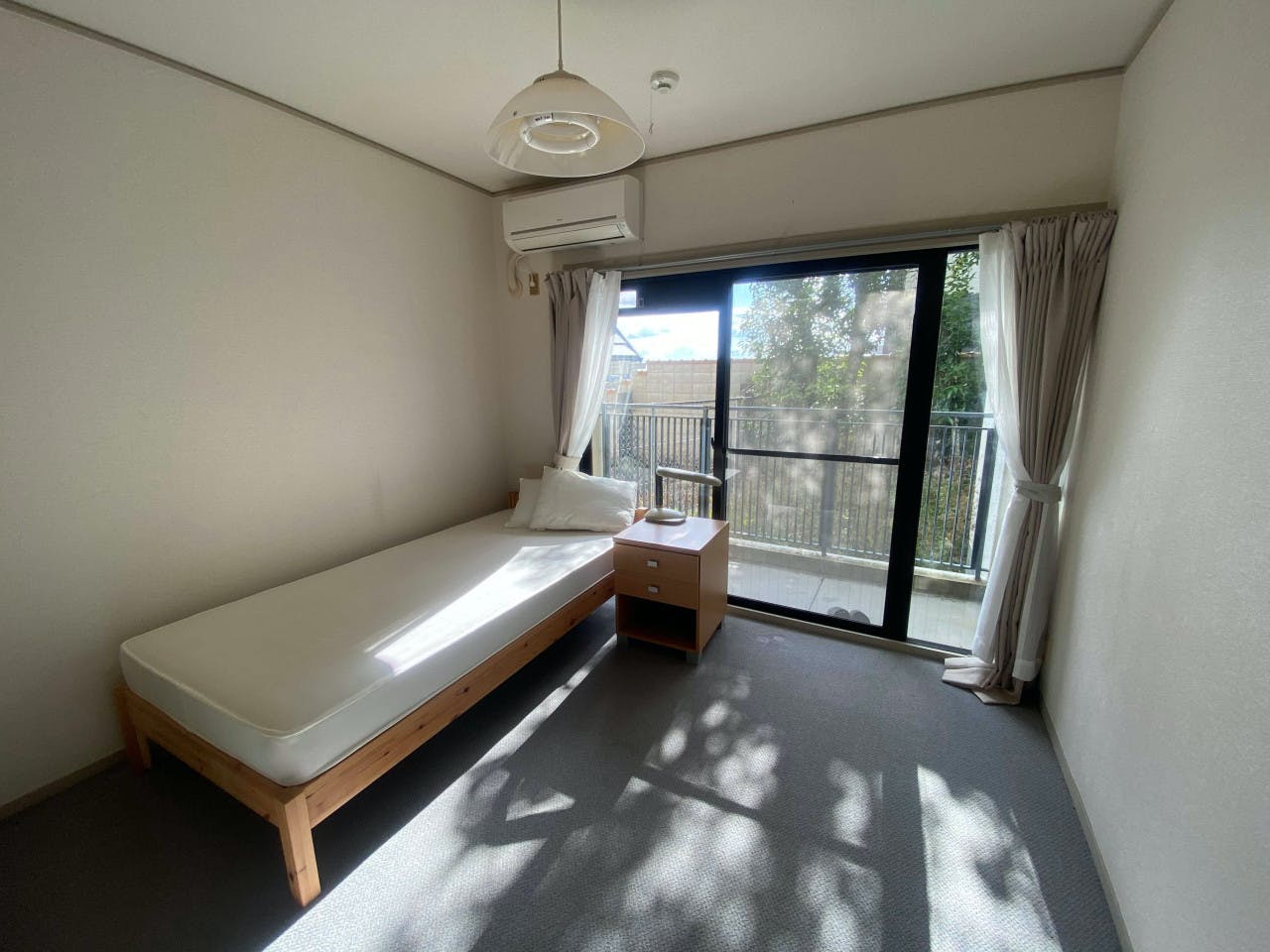 Western Room (with Balcony) - Traditional Kyoto House w/ Coworking + Moss Gardens - Gallery - 10