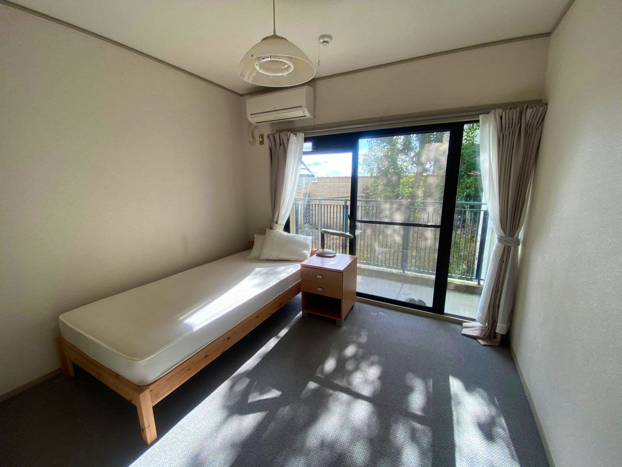 Western Room (with Balcony) - Traditional Kyoto House w/ Coworking + Moss Gardens - Gallery - 13