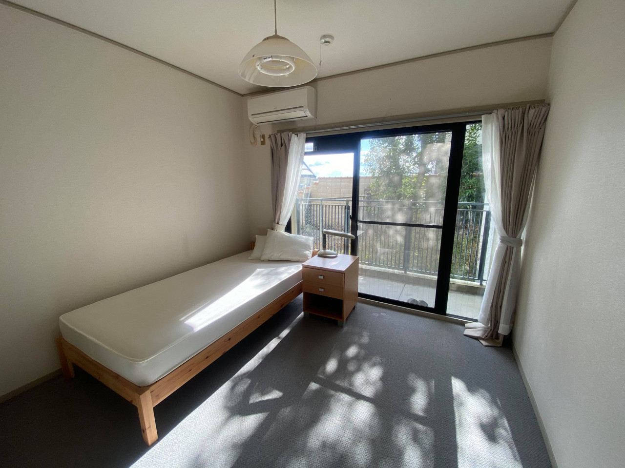 Western Room (with Balcony) - Traditional Kyoto House w/ Coworking + Moss Gardens - Gallery - 17