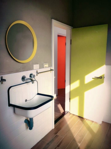 Colorful Vintage Style Apt. w/ Workspace + Rooftop Deck