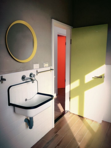 Colorful Vintage Style Apt. w/ Workspace + Rooftop Deck