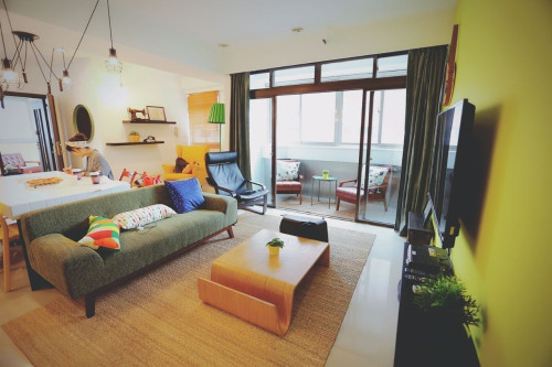 Colorful Vintage Style Apt. w/ Workspace + Rooftop Deck