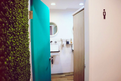 Colorful Vintage Style Apt. w/ Workspace + Rooftop Deck