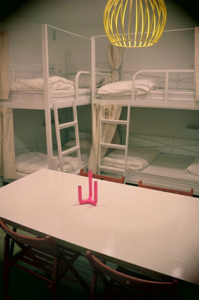 Bed In A 4-Bed Female Only Room I - Colorful Vintage Style Apt. w/ Workspace + Rooftop Deck - Gallery - 4