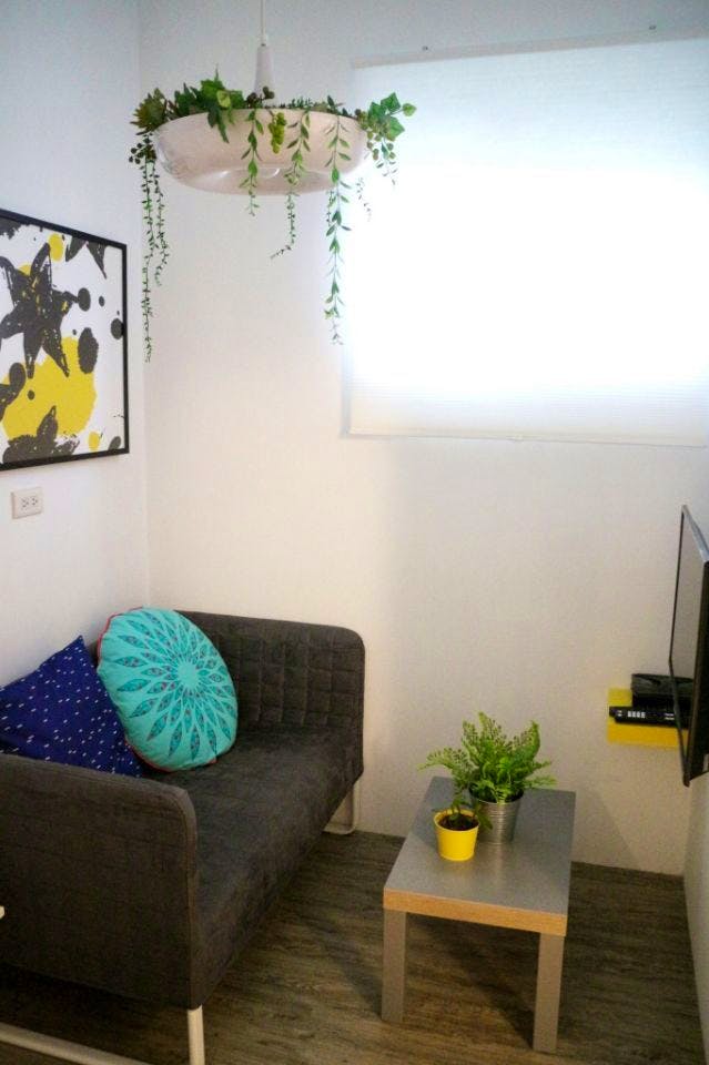 A - Suite - Colorful Vintage Style Apt. w/ Workspace + Rooftop Deck - Gallery - 13