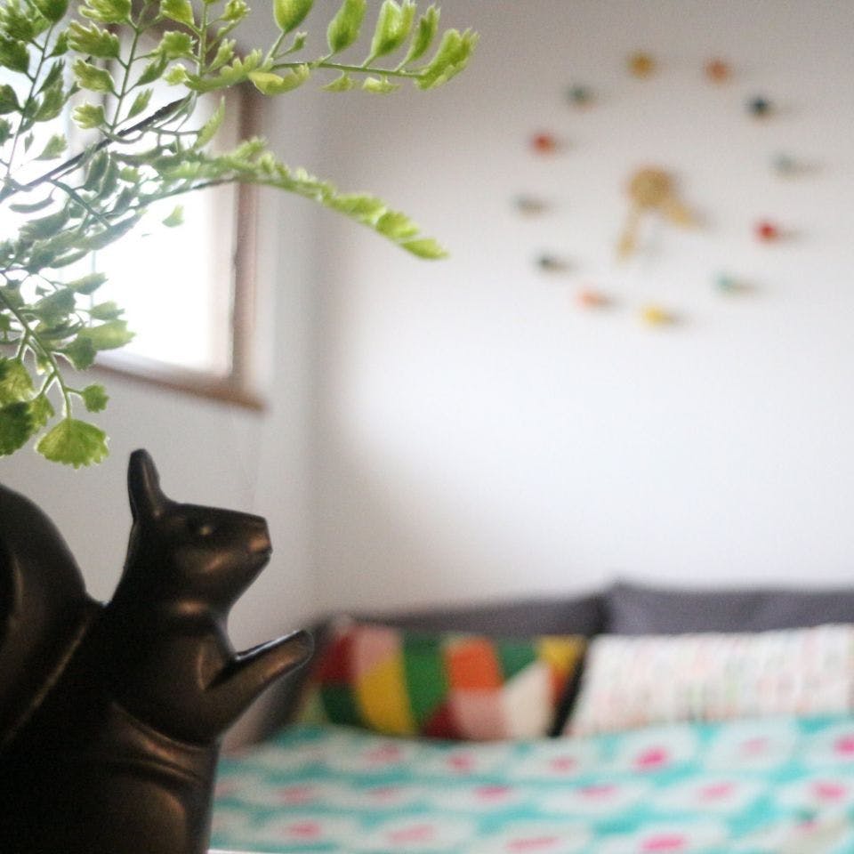 A - Suite - Colorful Vintage Style Apt. w/ Workspace + Rooftop Deck - Gallery - 6