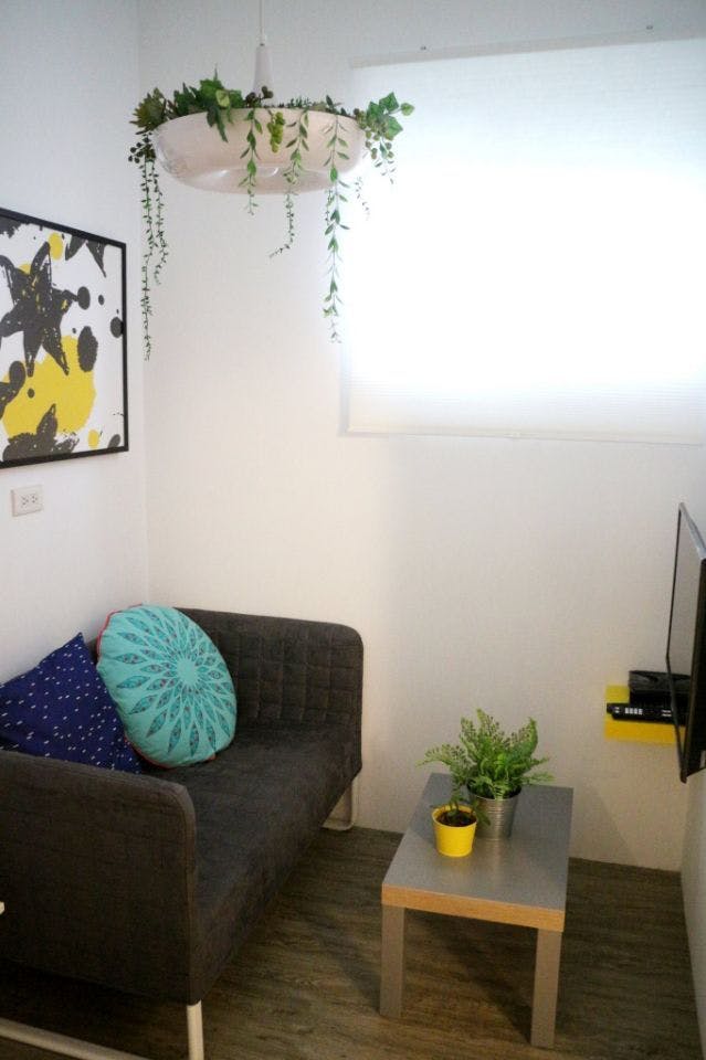 A - Suite - Colorful Vintage Style Apt. w/ Workspace + Rooftop Deck - Gallery - 7