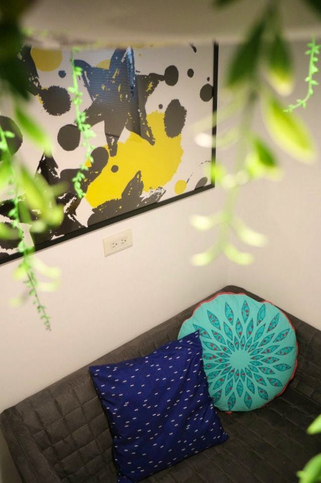 A - Suite - Colorful Vintage Style Apt. w/ Workspace + Rooftop Deck - Gallery - 14