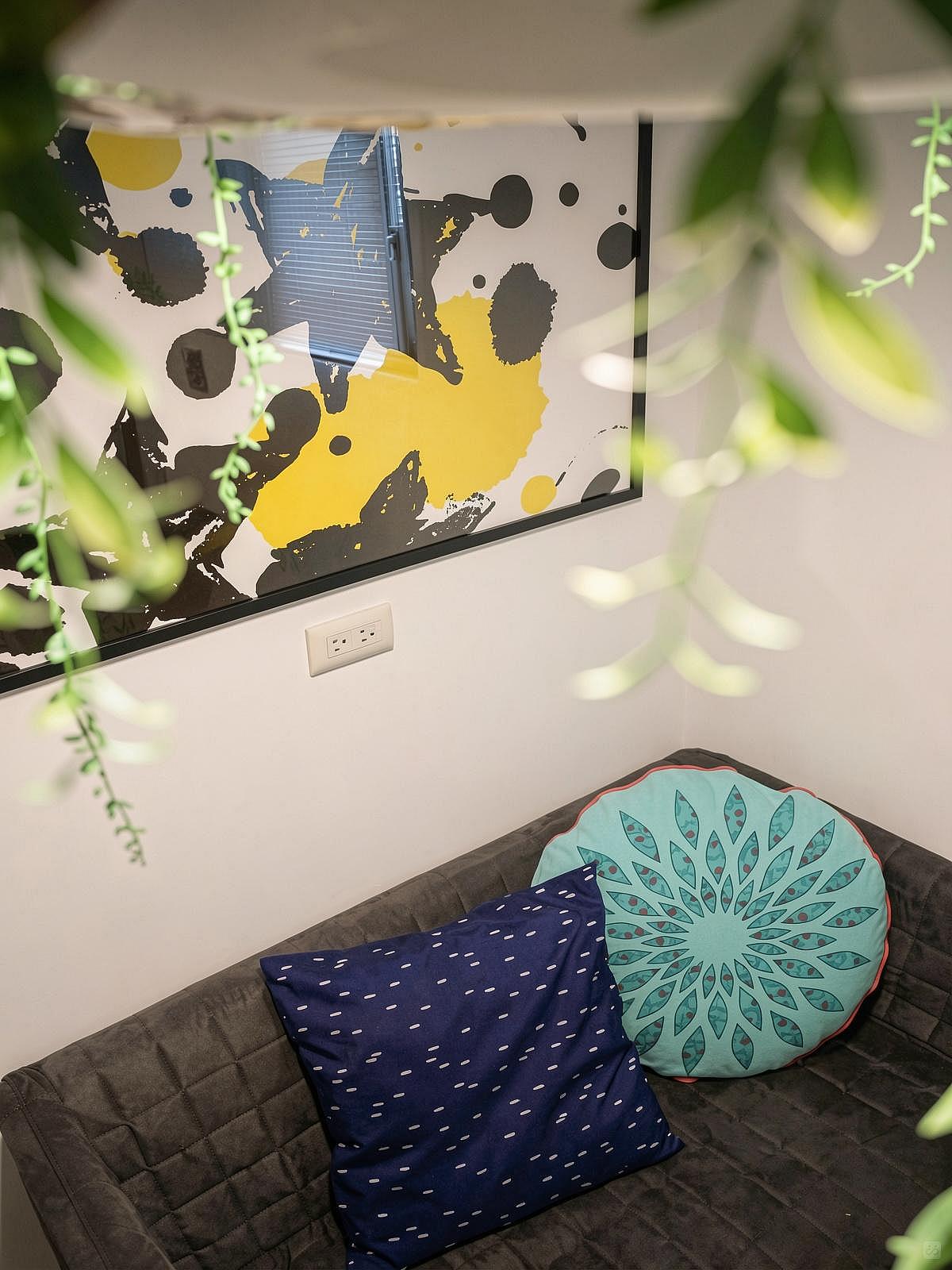 A - Suite - Colorful Vintage Style Apt. w/ Workspace + Rooftop Deck - Gallery - 29