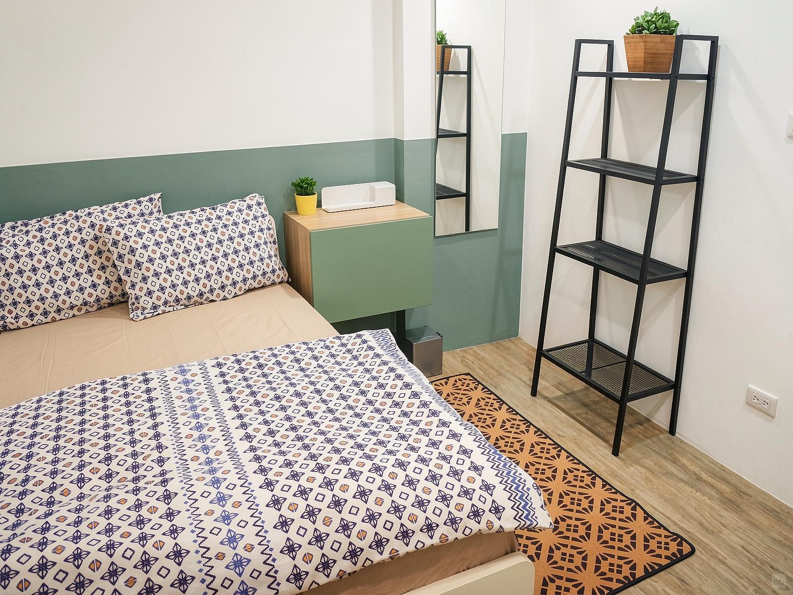 B - Single Room - Colorful Vintage Style Apt. w/ Workspace + Rooftop Deck - Gallery - 18