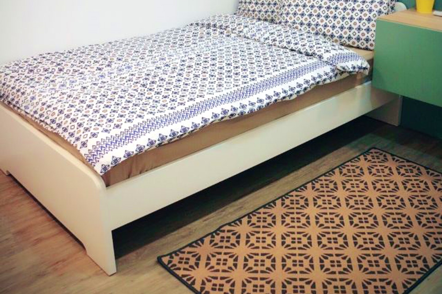 B - Single Room - Colorful Vintage Style Apt. w/ Workspace + Rooftop Deck - Gallery - 1