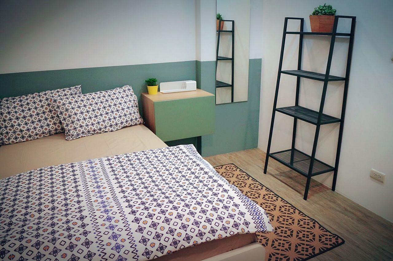 B - Single Room - Colorful Vintage Style Apt. w/ Workspace + Rooftop Deck - Gallery - 15