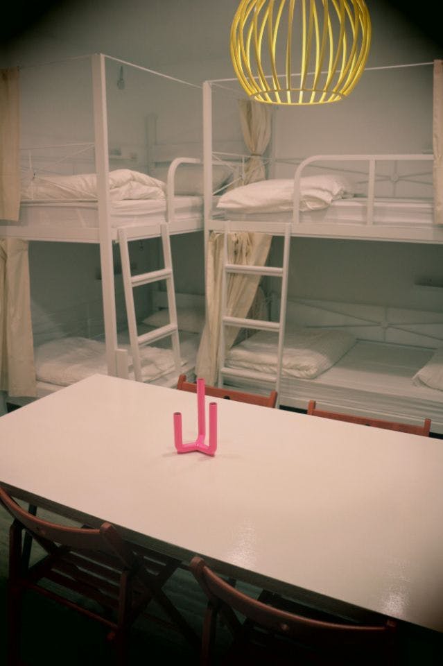Bed In A 4-Bed Female Only Room - Colorful Vintage Style Apt. w/ Workspace + Rooftop Deck - Gallery - 14