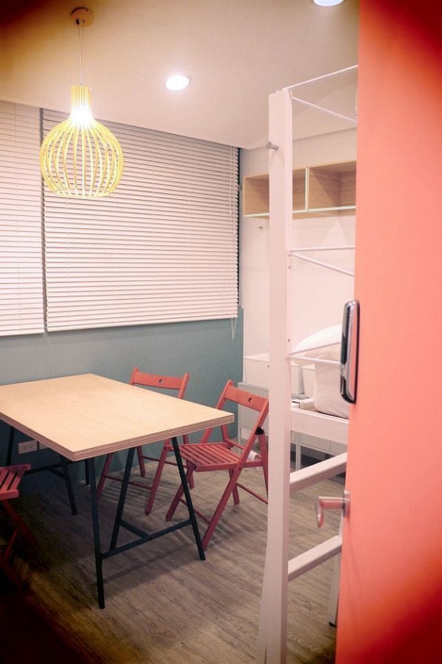 Bed In A 3-Bed Male Only Room - Colorful Vintage Style Apt. w/ Workspace + Rooftop Deck - Gallery - 30