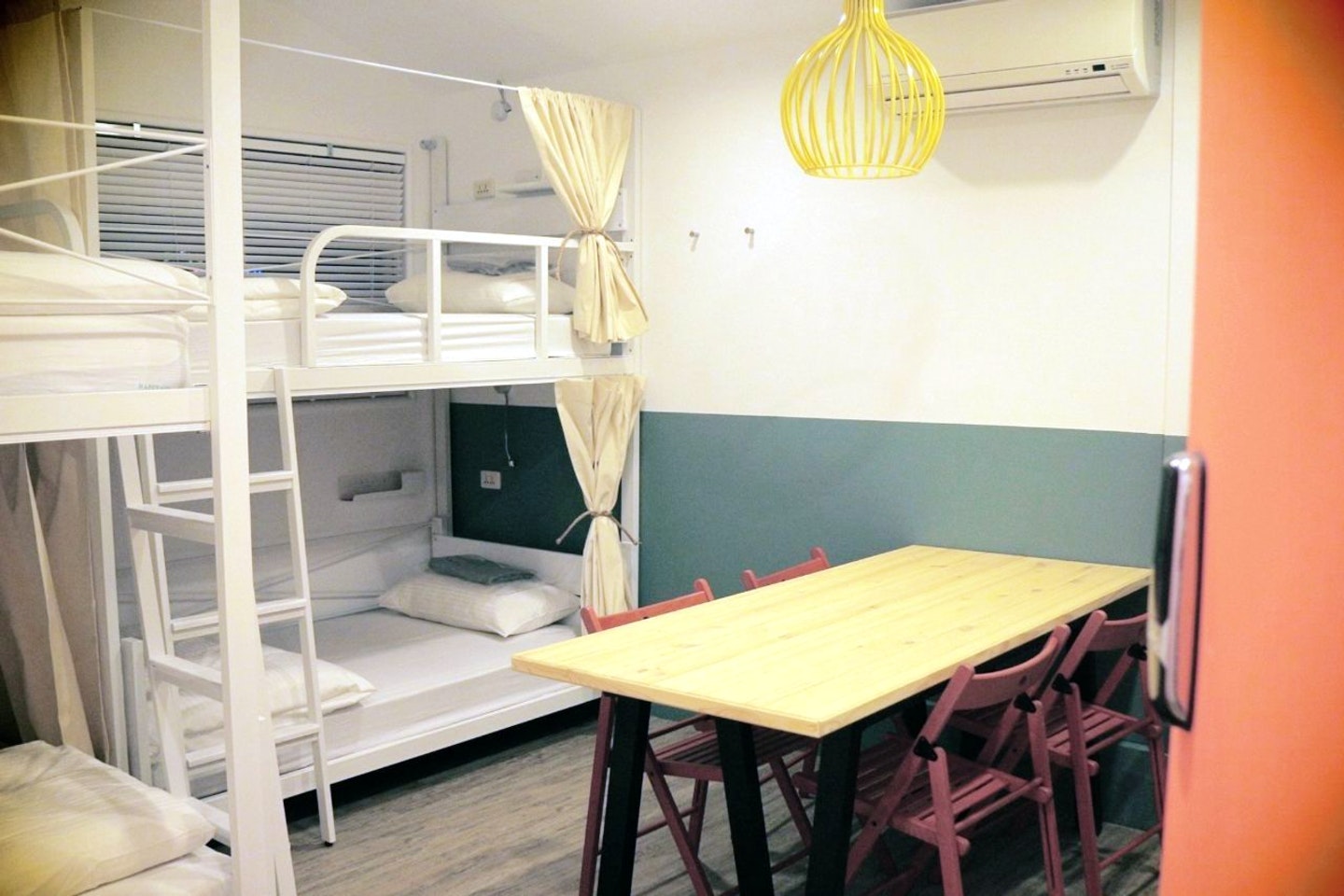 Bed In A 4-Bed Male Only Room - Colorful Vintage Style Apt. w/ Workspace + Rooftop Deck - Gallery - 1