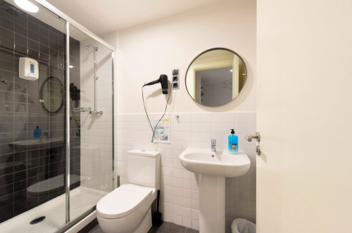 Vibrant Trendy Complex w/ Coworking