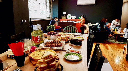 Generous Modern Apt. w/ Workspace