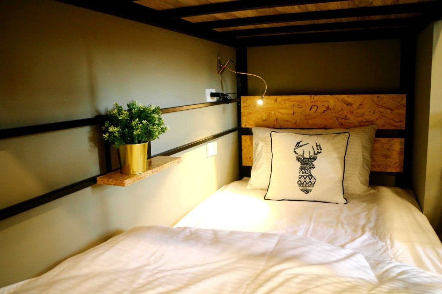 A - Bed In A 2-Bed Share Room - Generous Modern Apt. w/ Workspace - Gallery - 8