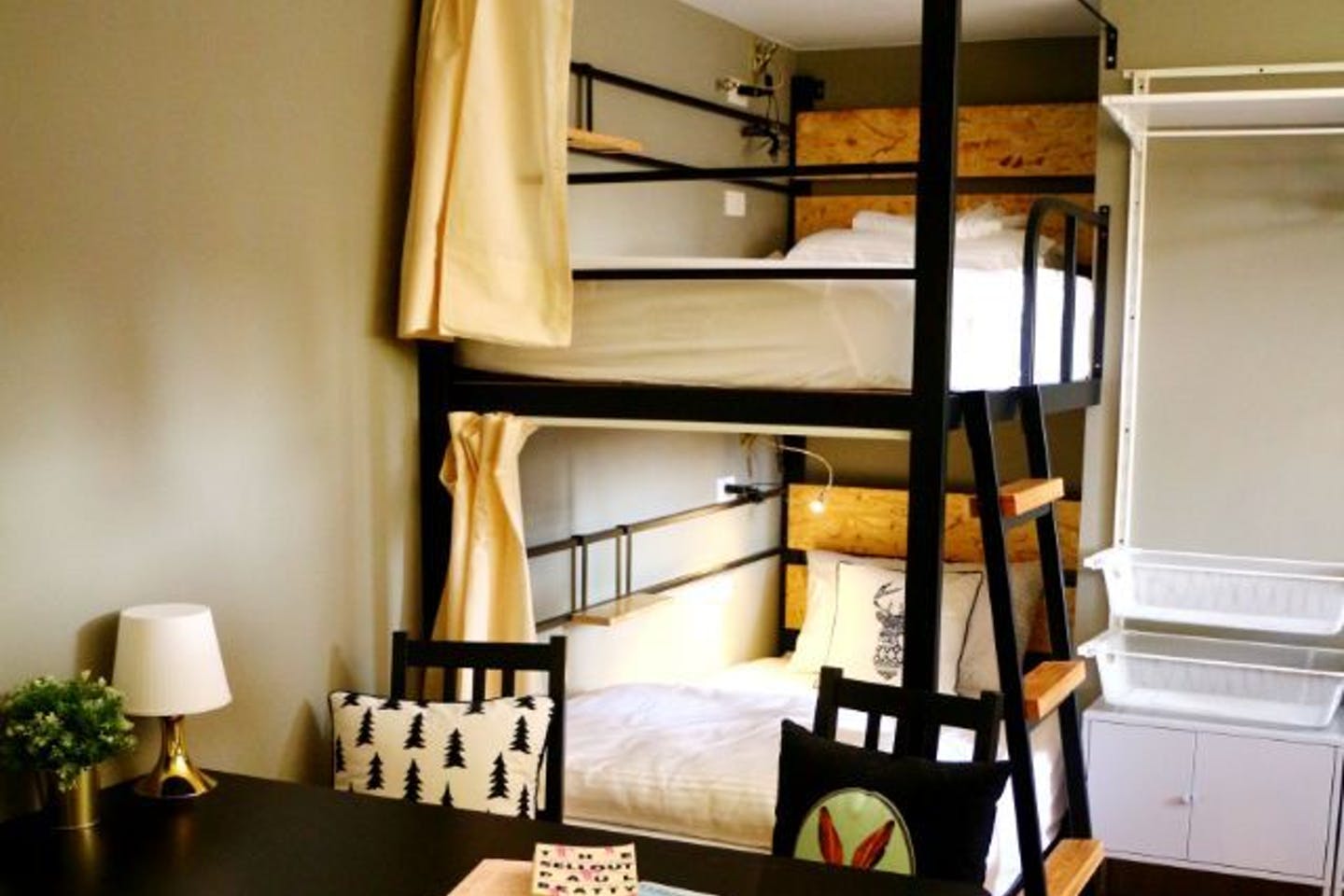 A - Bed In A 2-Bed Share Room - Generous Modern Apt. w/ Workspace - Gallery - 3