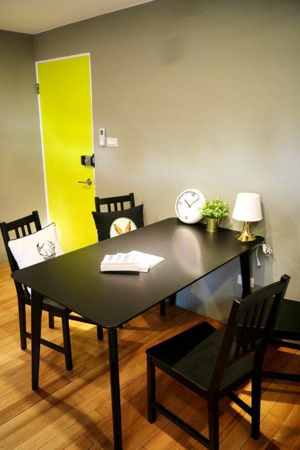 A - Bed In A 2-Bed Share Room - Generous Modern Apt. w/ Workspace - Gallery - 17