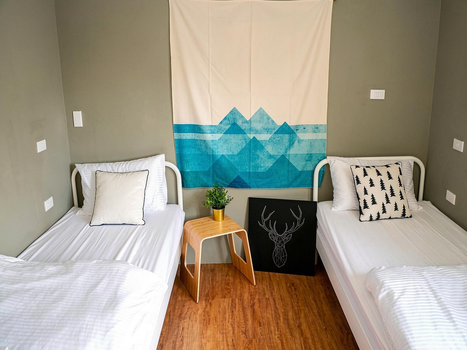 B - Bed In A 2-Bed Shared Room - Generous Modern Apt. w/ Workspace - Gallery - 38