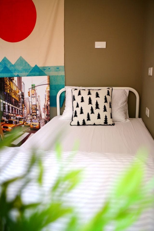 B - Bed In A 2-Bed Shared Room - Generous Modern Apt. w/ Workspace - Gallery - 12