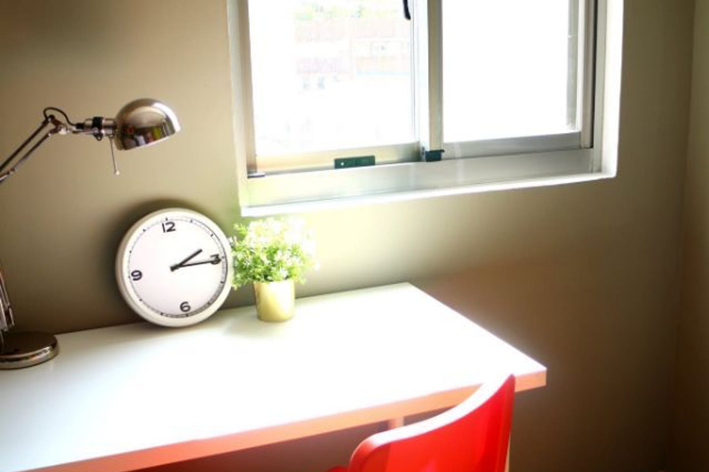 B - Bed In A 2-Bed Shared Room - Generous Modern Apt. w/ Workspace - Gallery - 7