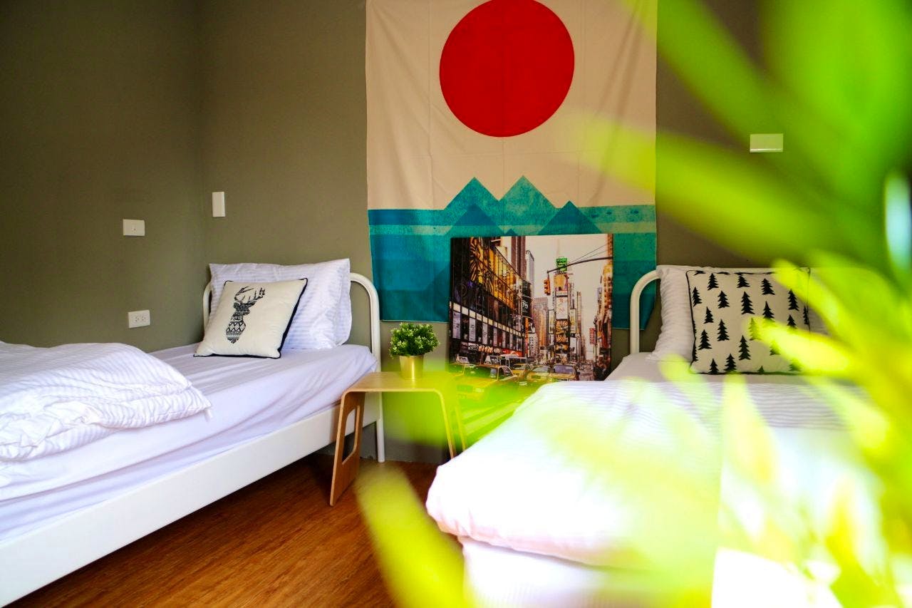 B - Bed In A 2-Bed Shared Room - Generous Modern Apt. w/ Workspace - Gallery - 18