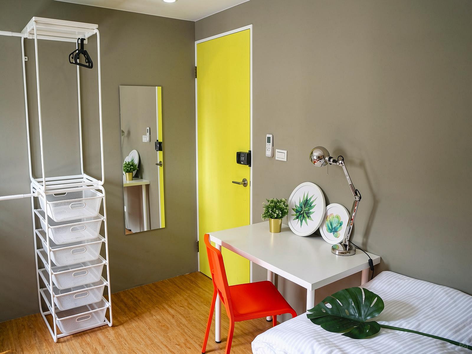 B - Bed In A 2-Bed Shared Room - Generous Modern Apt. w/ Workspace - Gallery - 41