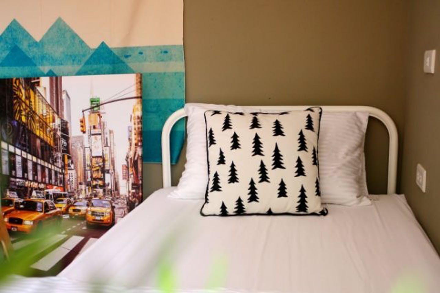 B - Bed In A 2-Bed Shared Room - Generous Modern Apt. w/ Workspace - Gallery - 5