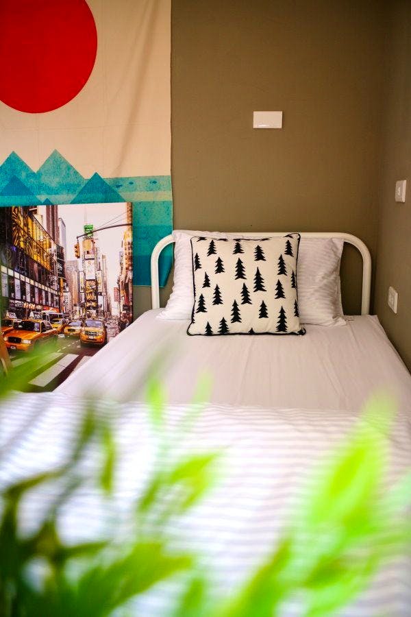 B - Bed In A 2-Bed Shared Room - Generous Modern Apt. w/ Workspace - Gallery - 15