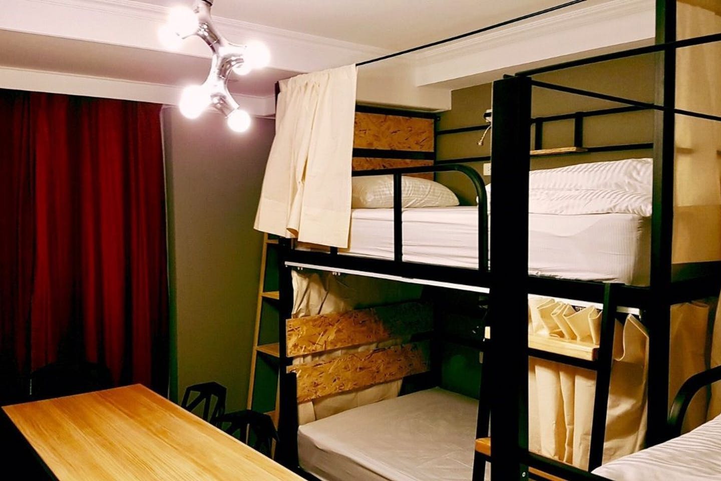 C - Bed In A 3-Bed Female Only Room - Generous Modern Apt. w/ Workspace - Gallery - 4