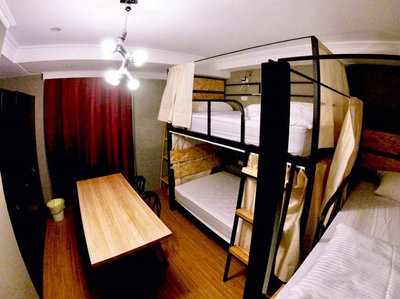 C - Bed In A 3-Bed Female Only Room - Generous Modern Apt. w/ Workspace - Gallery - 12