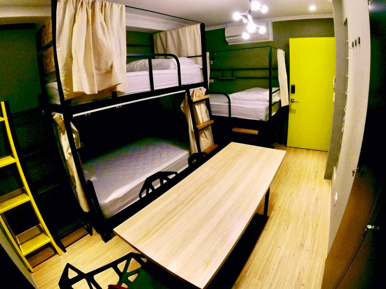 C - Bed In A 3-Bed Female Only Room - Generous Modern Apt. w/ Workspace - Gallery - 13