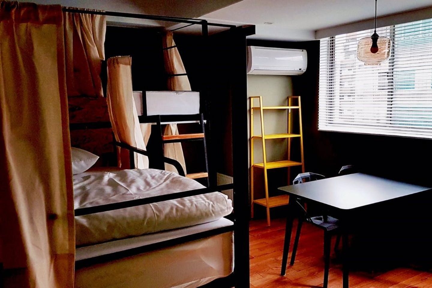 D - Bed In A 3-Bed Male Only Room - Generous Modern Apt. w/ Workspace - Gallery - 3