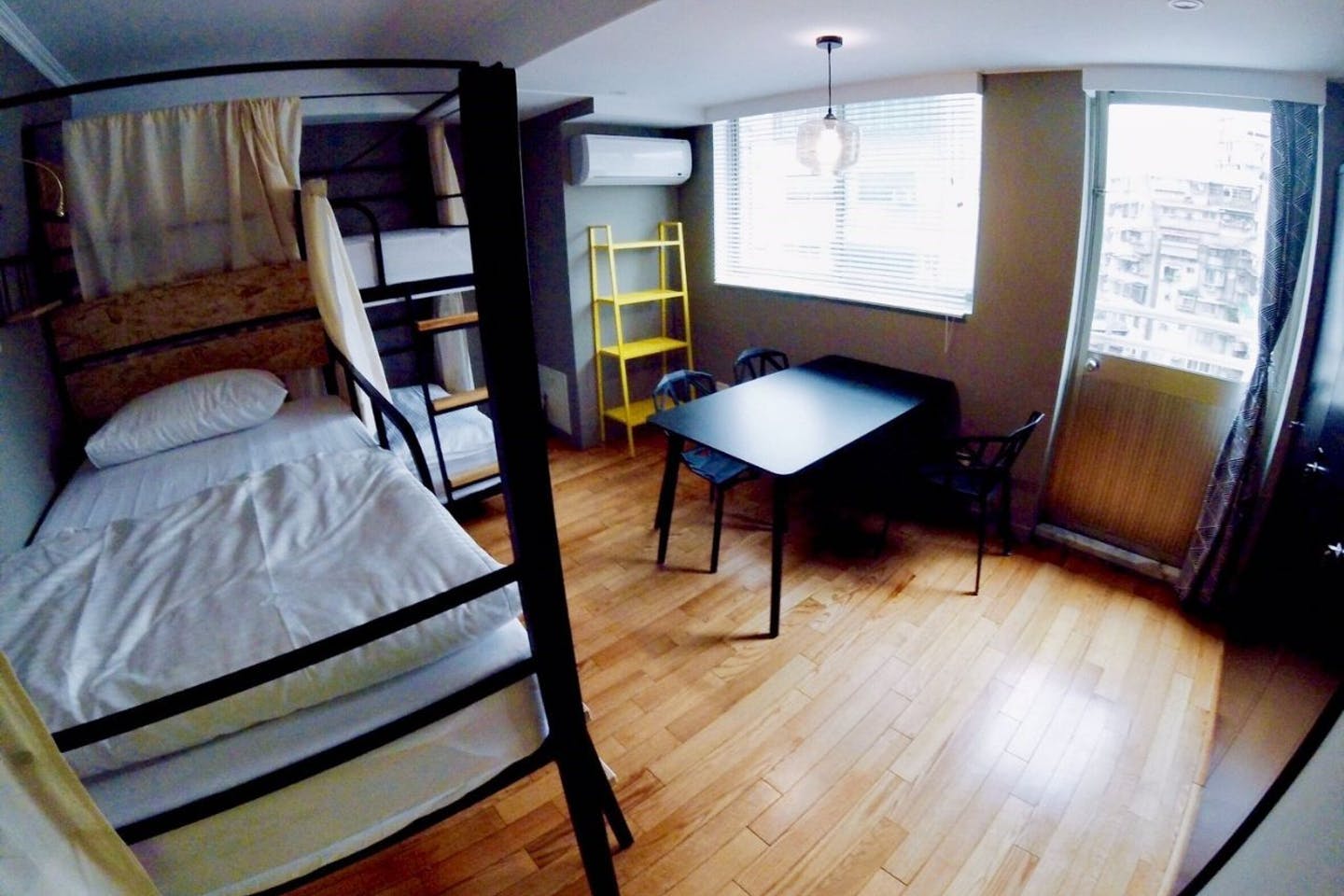 D - Bed In A 3-Bed Male Only Room - Generous Modern Apt. w/ Workspace - Gallery - 2