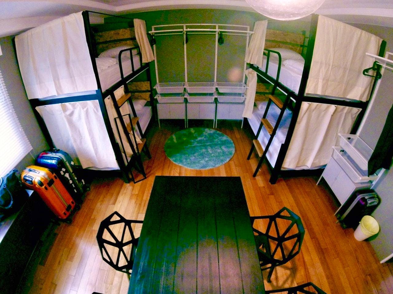 E - Bed In A 4-Bed Female Only Room - Generous Modern Apt. w/ Workspace - Gallery - 11