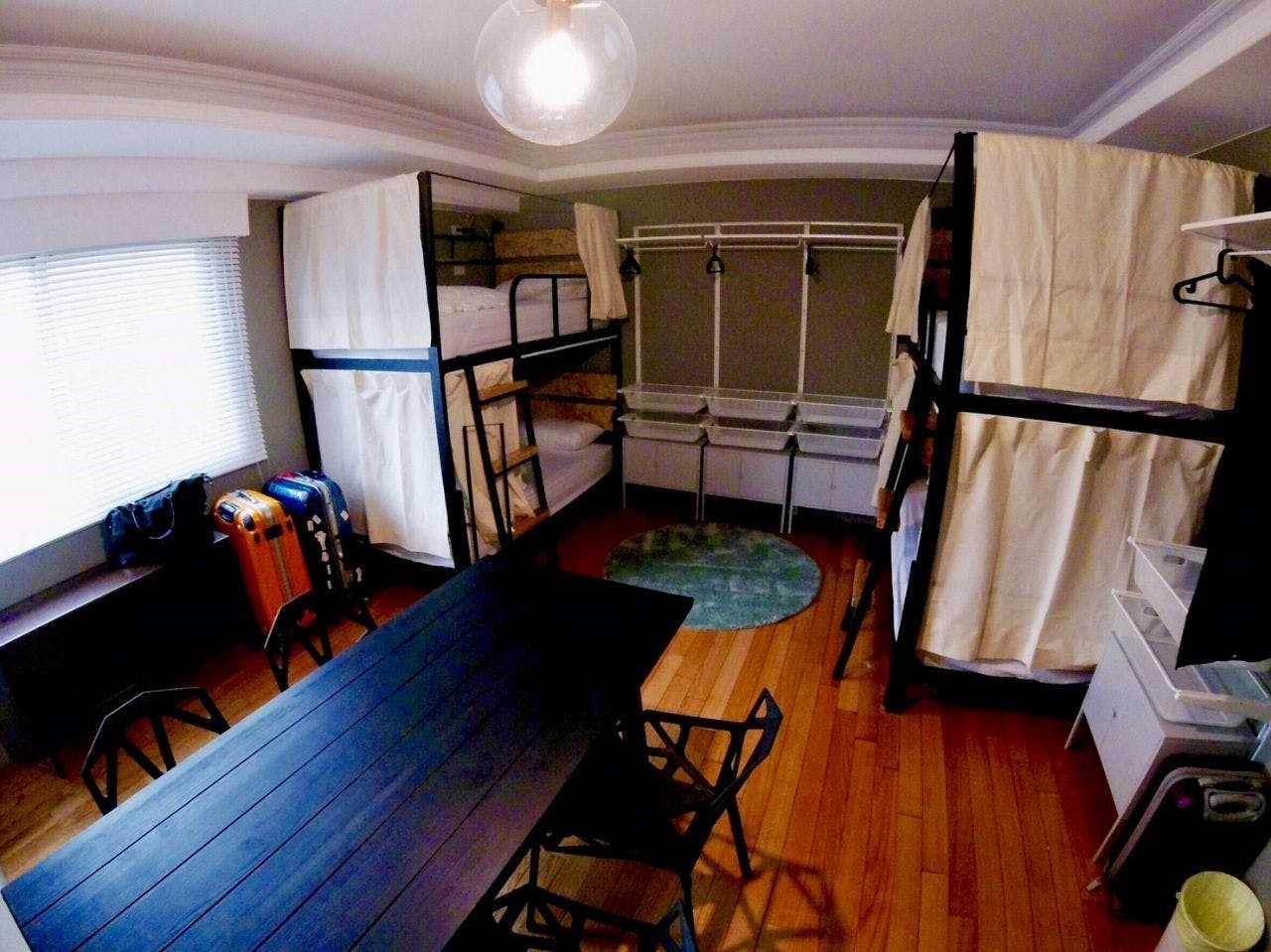 E - Bed In A 4-Bed Female Only Room - Generous Modern Apt. w/ Workspace - Gallery - 5