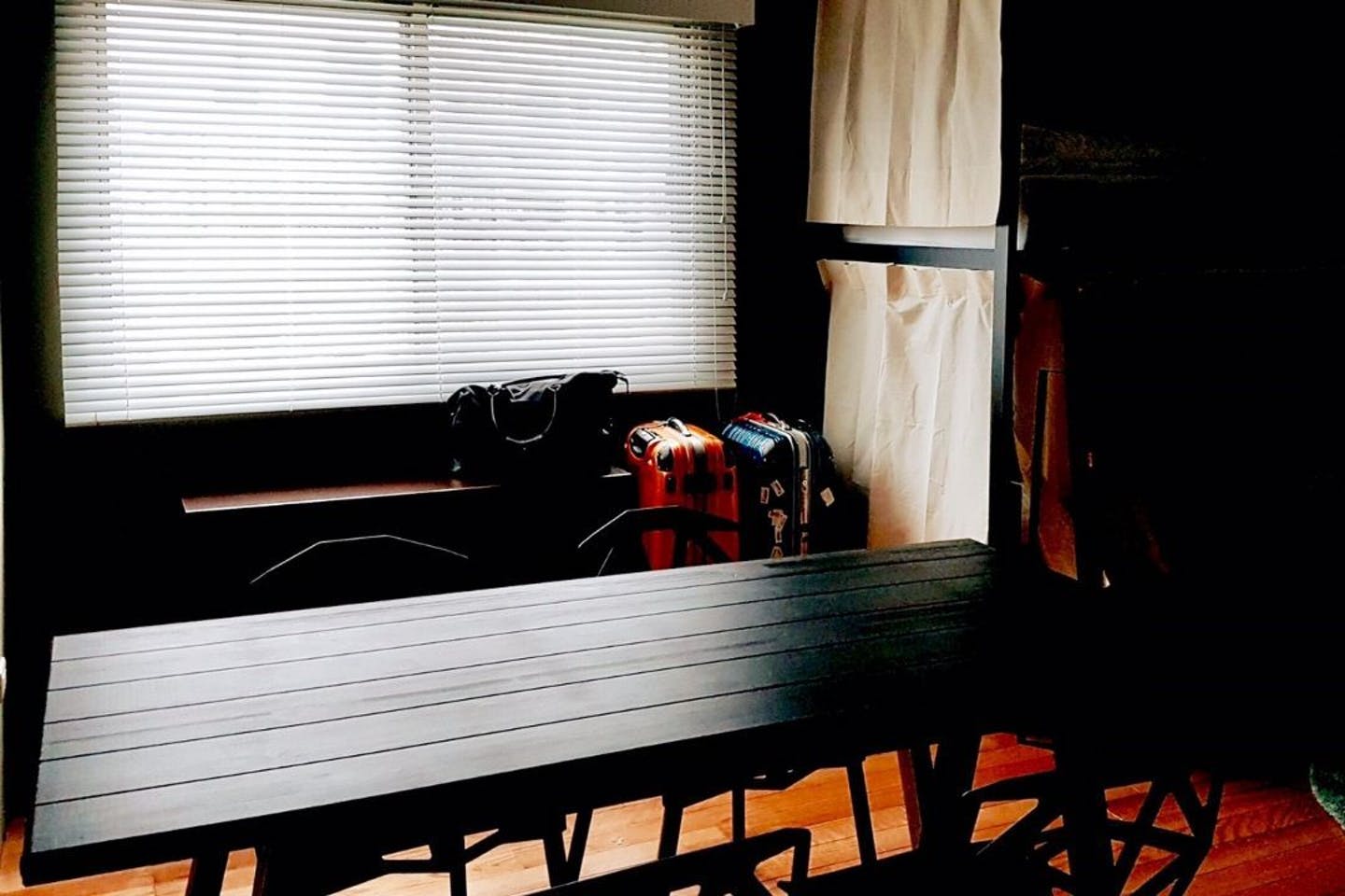 E - Bed In A 4-Bed Female Only Room - Generous Modern Apt. w/ Workspace - Gallery - 2