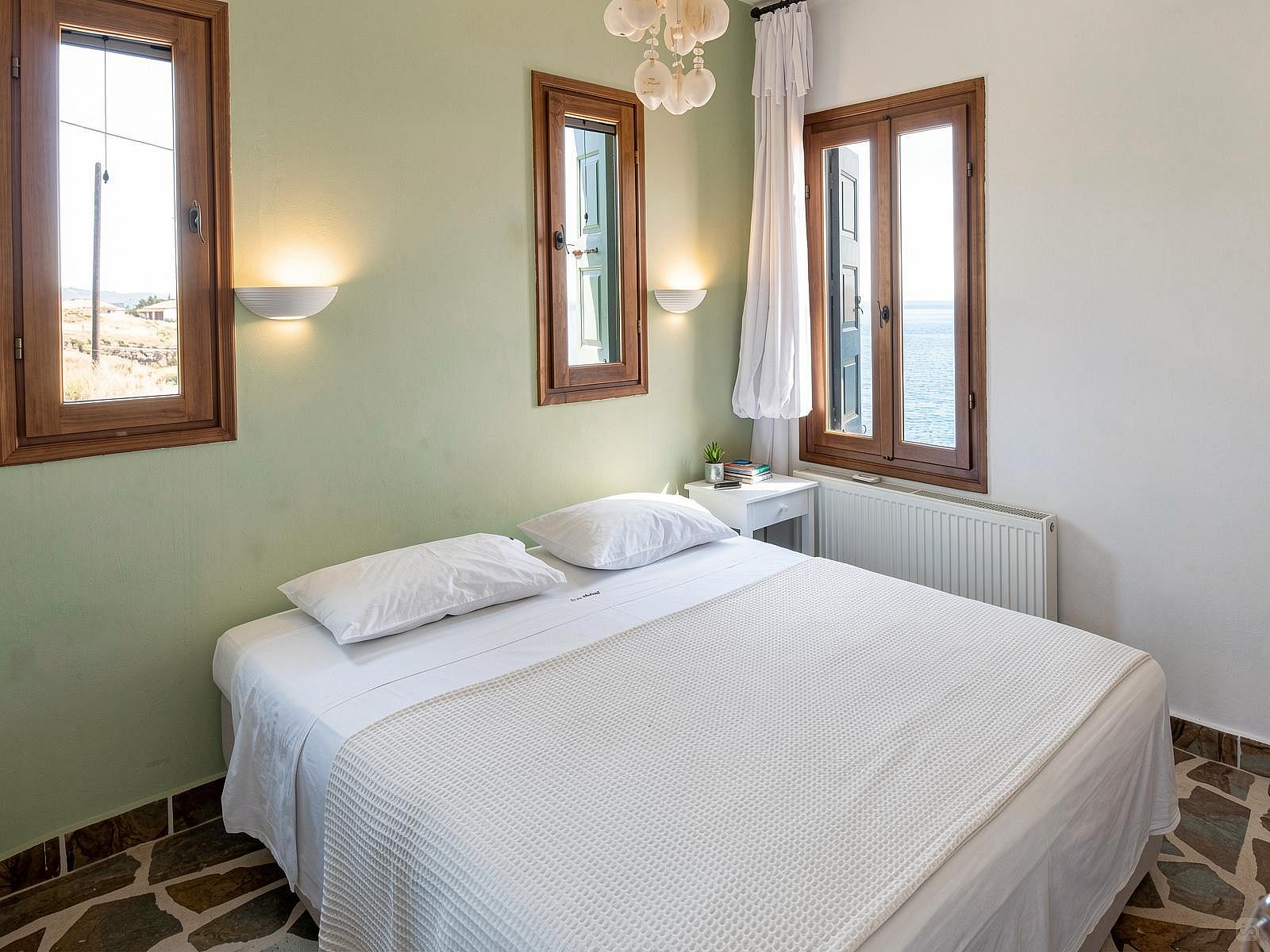 Private Room - Generous Modern Villa Overlooked The Sea w/ Coworking + Pool House - Gallery - 1