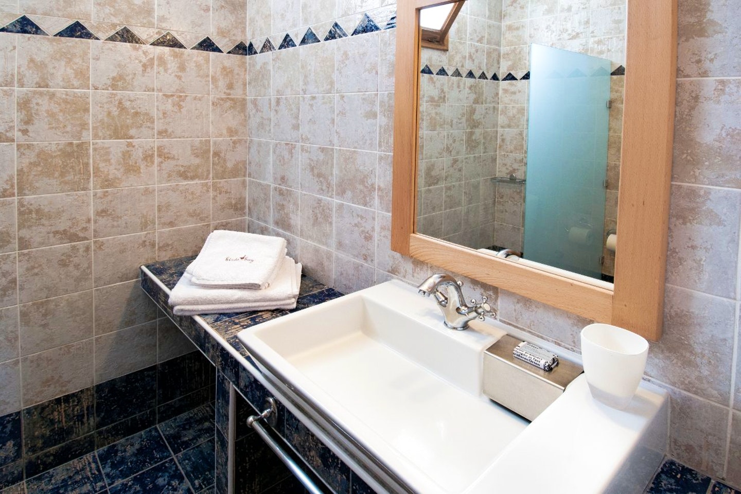 Bed In 4-Bed Mixed Room - Generous Modern Villa Overlooked The Sea w/ Coworking + Pool House - Gallery - 18