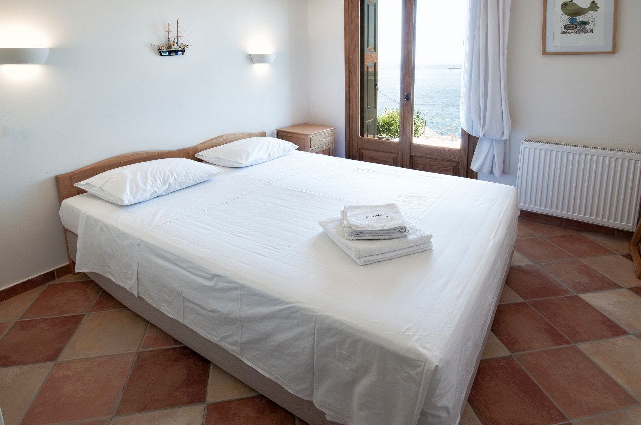 Bed In 4-Bed Mixed Room - Generous Modern Villa Overlooked The Sea w/ Coworking + Pool House - Gallery - 16