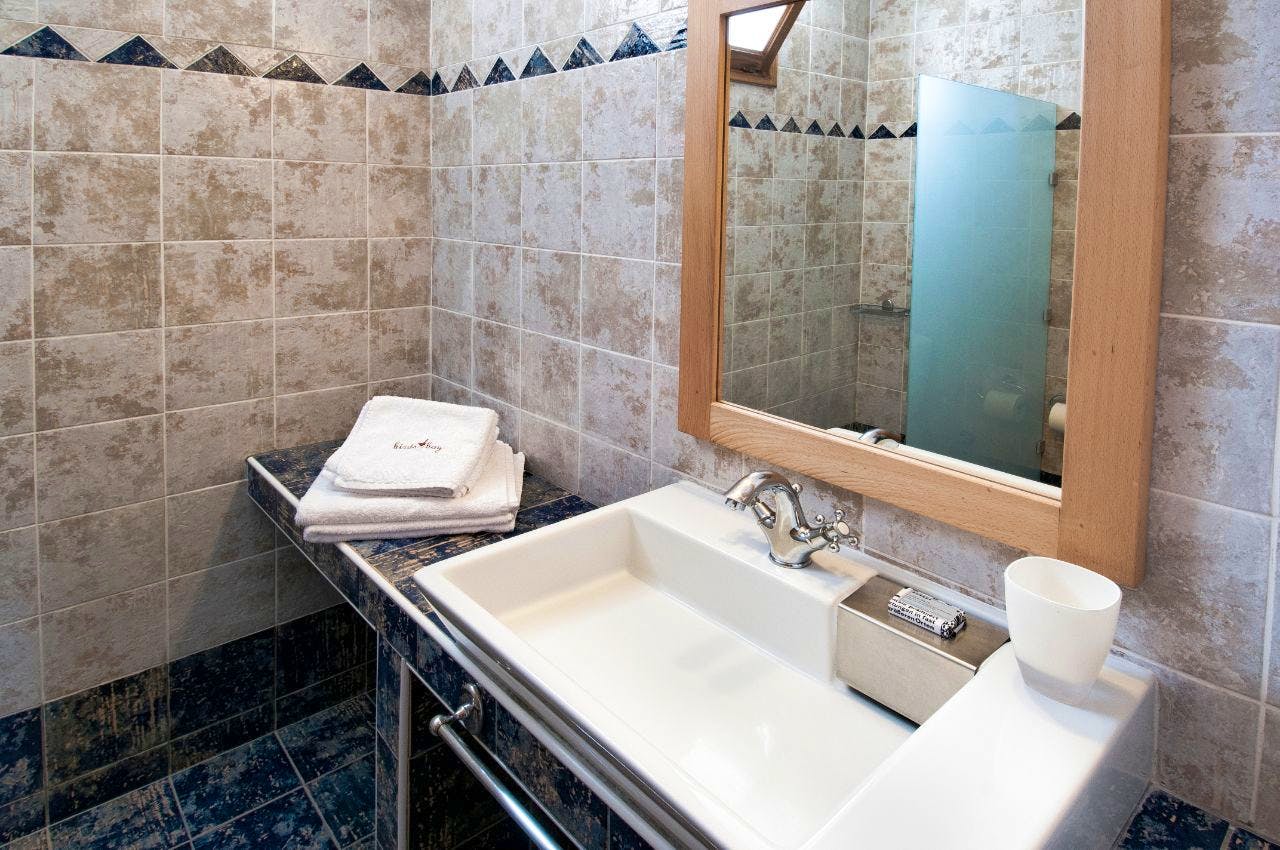 Bed In 4-Bed Mixed Room - Generous Modern Villa Overlooked The Sea w/ Coworking + Pool House - Gallery - 12