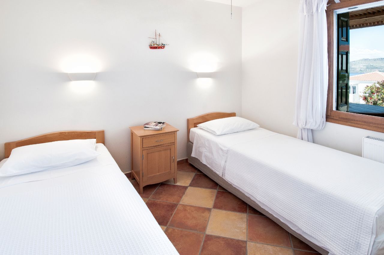Bed In 4-Bed Mixed Room - Generous Modern Villa Overlooked The Sea w/ Coworking + Pool House - Gallery - 8