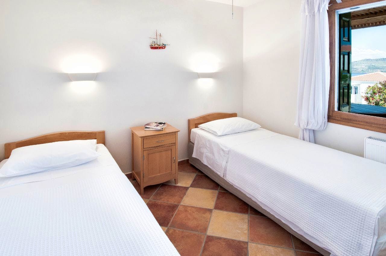 Bed In 4-Bed Mixed Room - Generous Modern Villa Overlooked The Sea w/ Coworking + Pool House - Gallery - 11