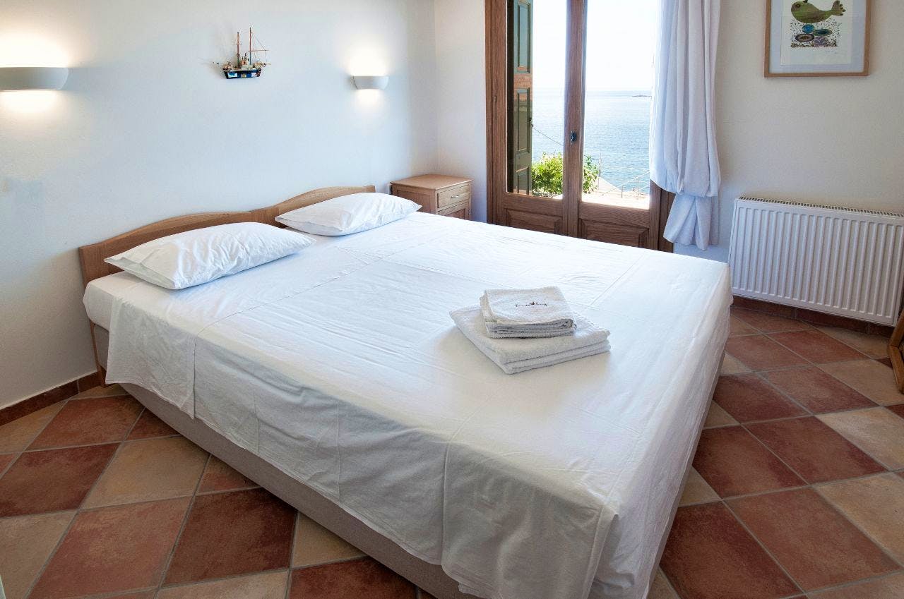 Bed In 4-Bed Mixed Room - Generous Modern Villa Overlooked The Sea w/ Coworking + Pool House - Gallery - 13