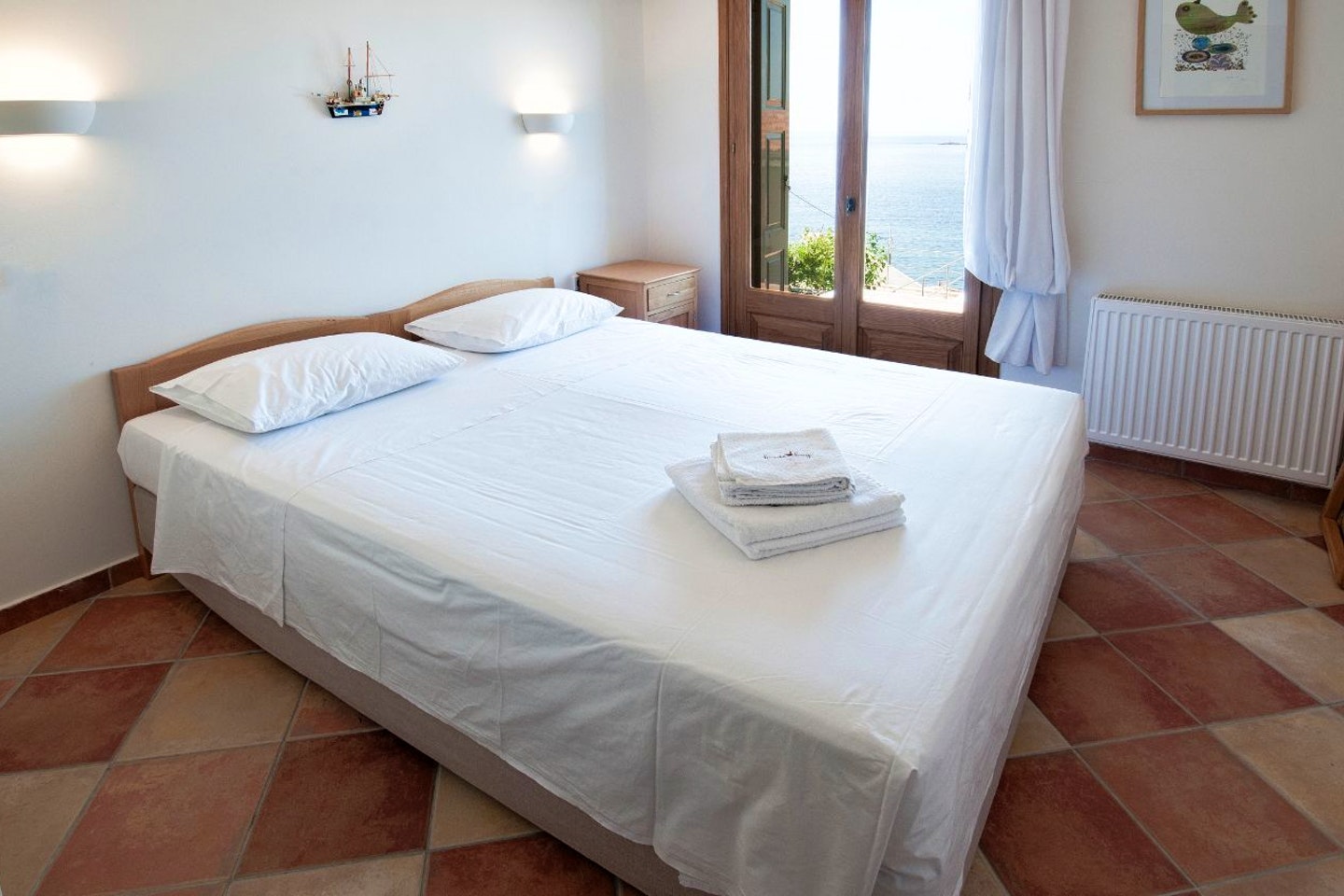 Bed In 4-Bed Mixed Room - Generous Modern Villa Overlooked The Sea w/ Coworking + Pool House - Gallery - 5