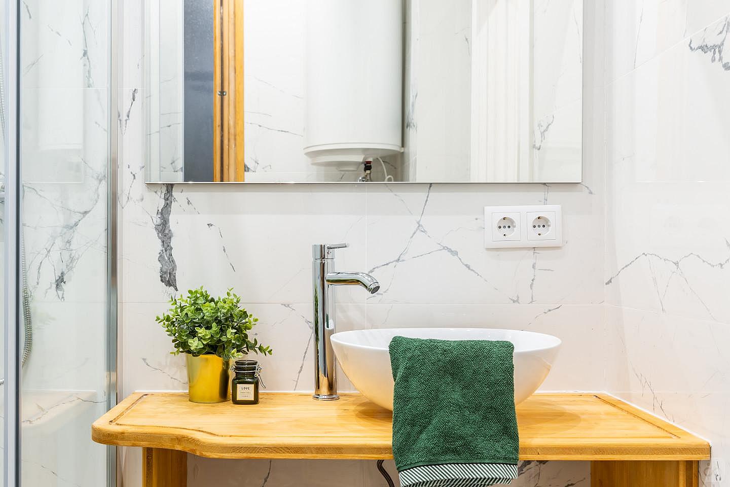 Double Room With Balcony - Gorgeous apartment near Sagrada Familia Collective - Gallery - 4