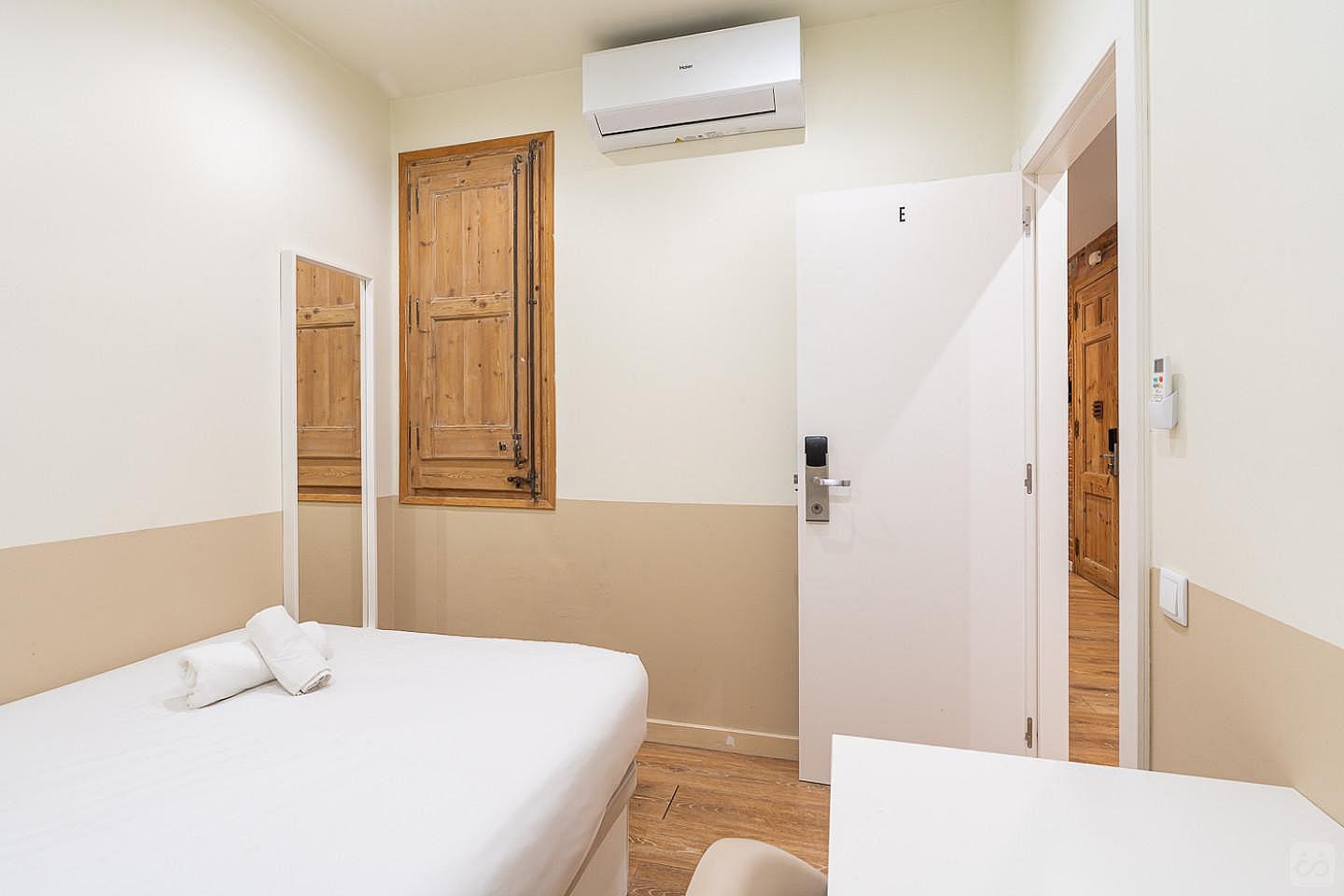 Full Room With Shared Bathroom - Gorgeous apartment near Sagrada Familia Collective - Gallery - 3