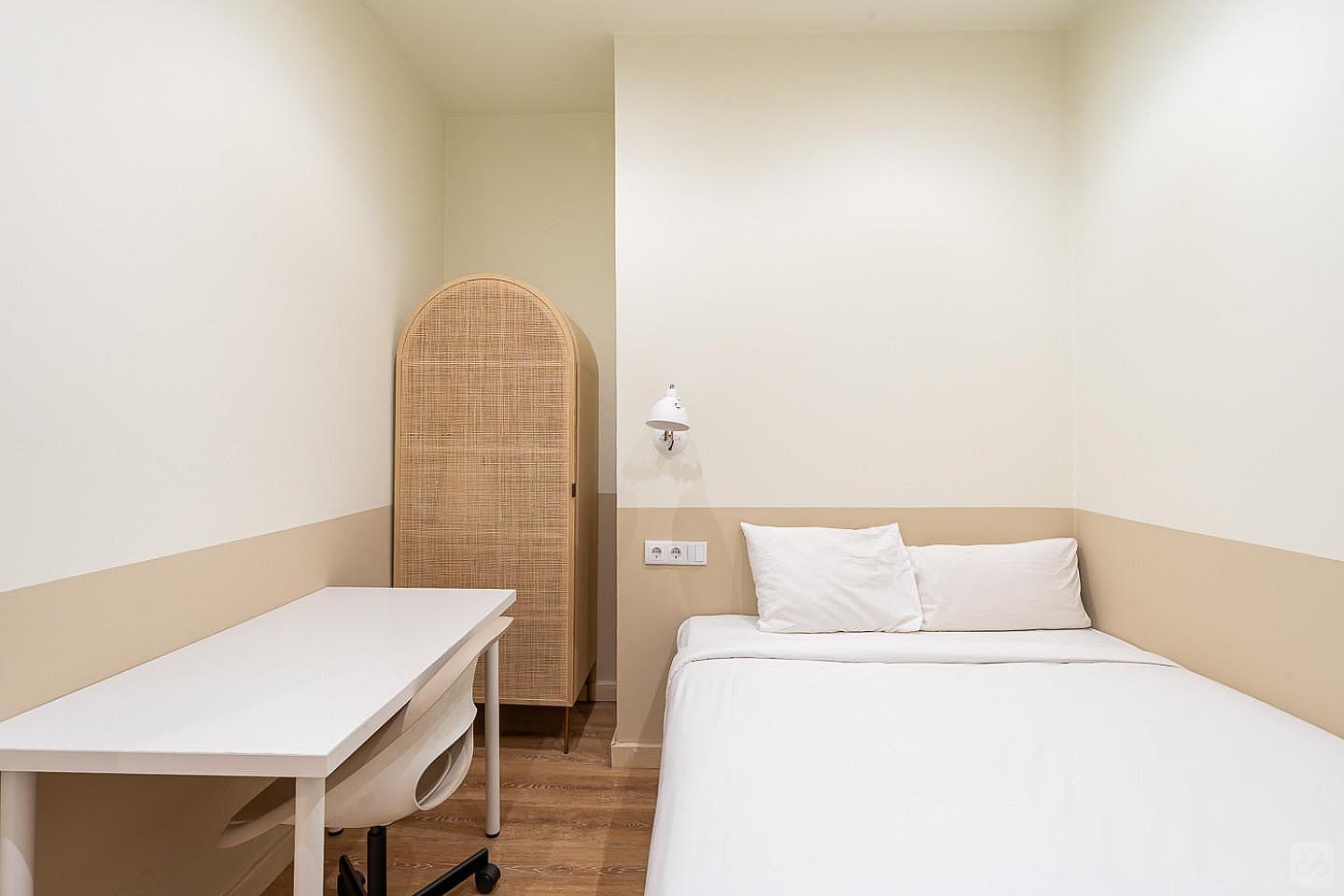 Full Room With Shared Bathroom - Gorgeous apartment near Sagrada Familia Collective - Gallery - 2